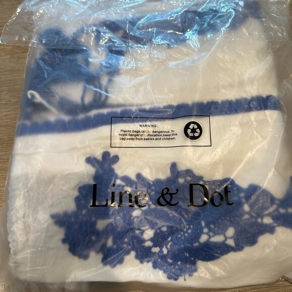 NWT ** Line & Dot Valor Embroidered Blouse White Blue Size XS - Picture 3 of 5